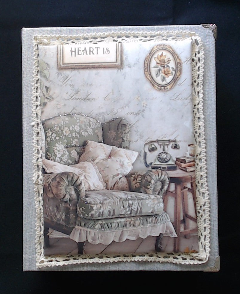 Mini Album 6 1/2 x 8 1/2'' HEART IS